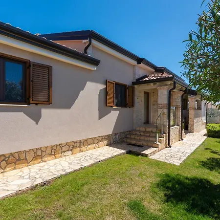 Hardy With Private Pool And Sauna Villa *