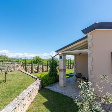 Hardy With Private Pool And Sauna Villa