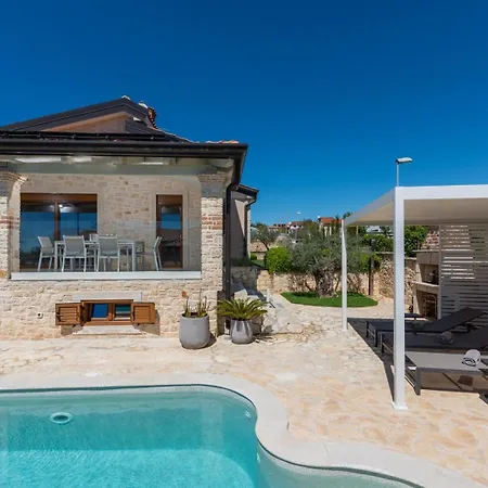 Villa Hardy With Private Pool And Sauna Frata