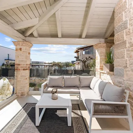 Hardy With Private Pool And Sauna Frata