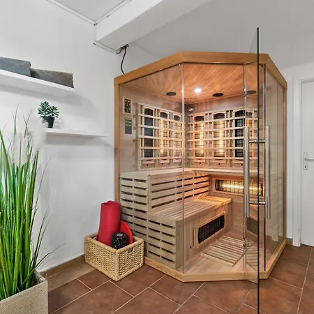 Hardy With Private Pool And Sauna Frata