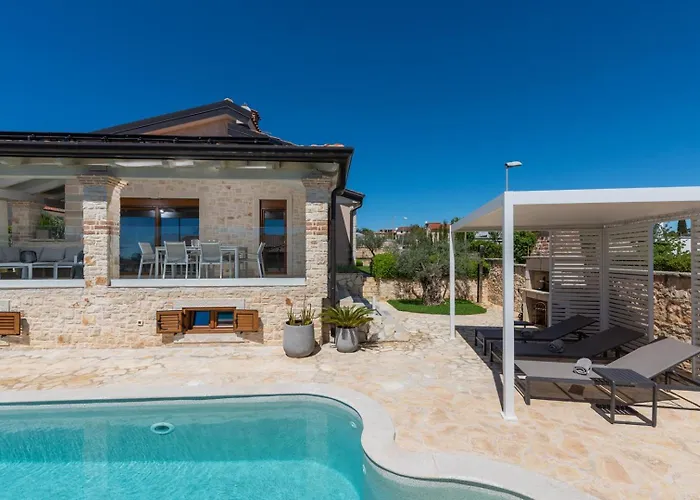 Βίλα Hardy With Private Pool And Sauna Frata