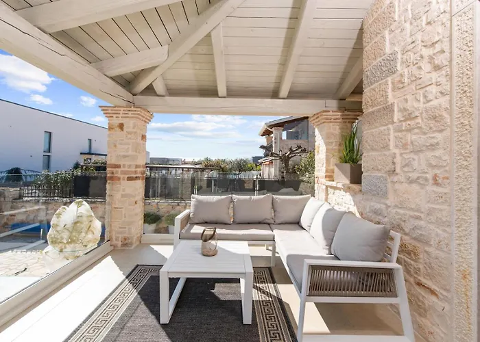 Hardy With Private Pool And Sauna Frata