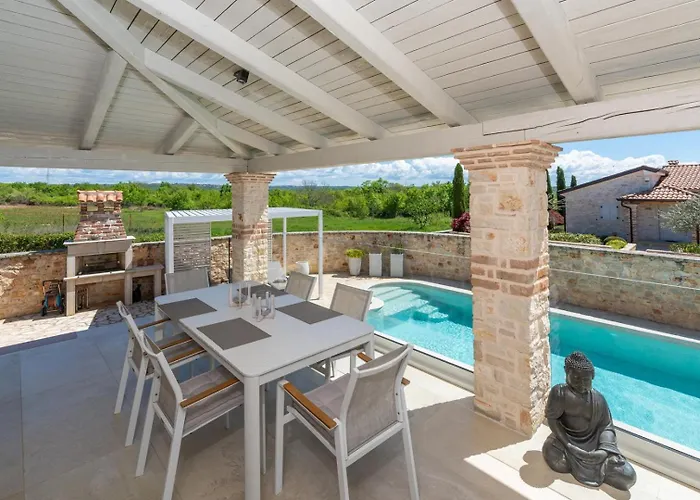 Hardy With Private Pool And Sauna Βίλα