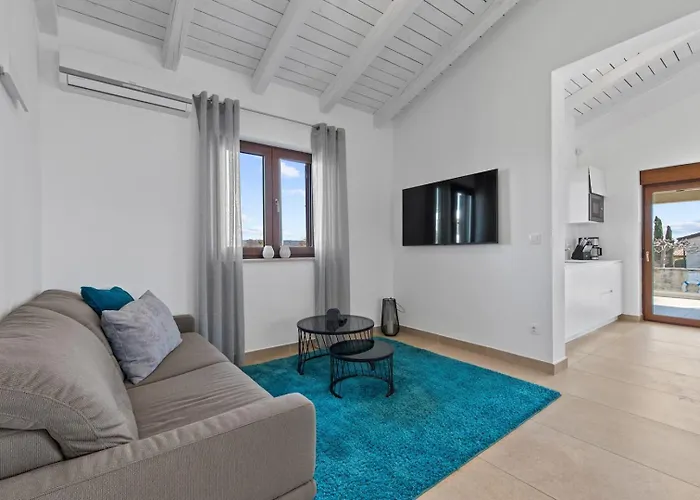 Hardy With Private Pool And Sauna * Frata