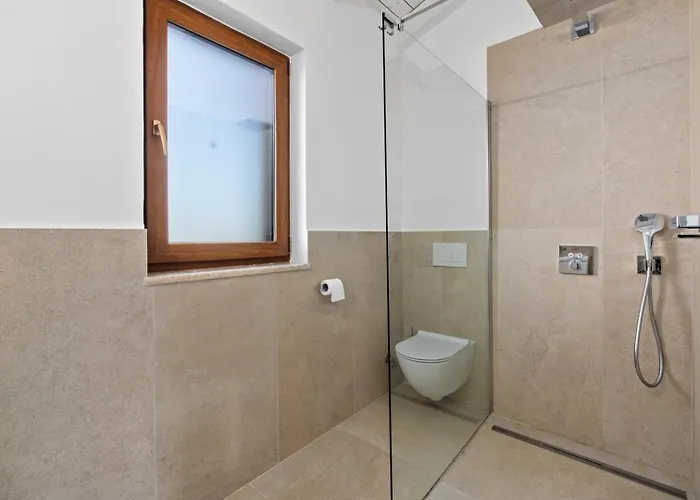 Hardy With Private Pool And Sauna