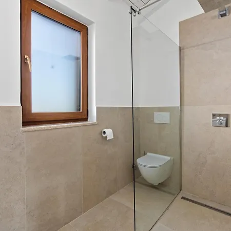 Hardy With Private Pool And Sauna