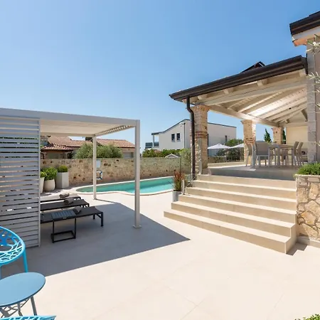 Villa Hardy With Private Pool And Sauna