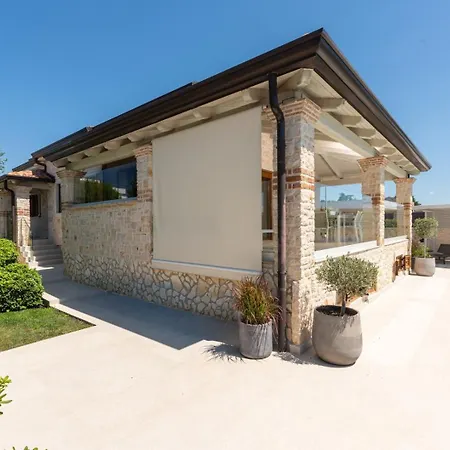 Hardy With Private Pool And Sauna Villa *