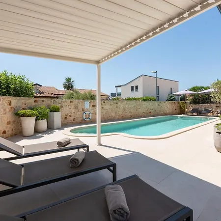 Villa Hardy With Private Pool And Sauna *