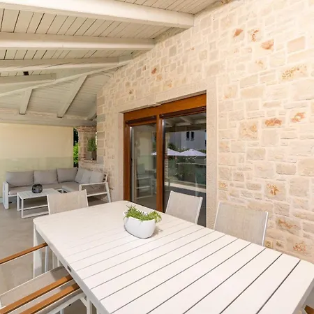 Hardy With Private Pool And Sauna *