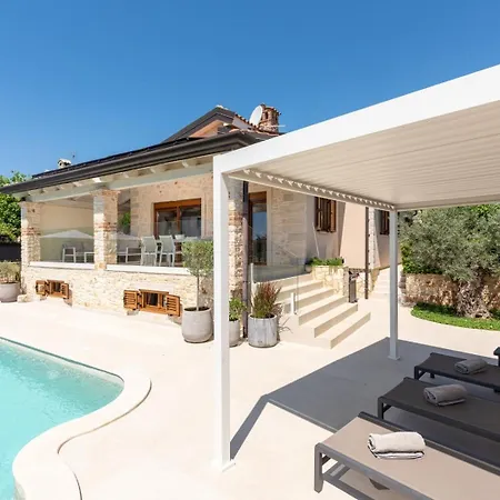 Hardy With Private Pool And Sauna * Frata