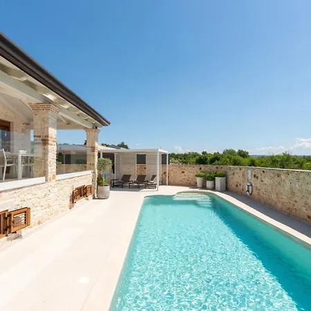 Hardy With Private Pool And Sauna * Frata