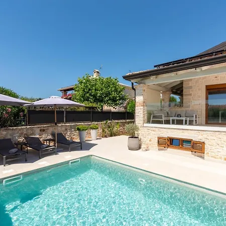 Hardy With Private Pool And Sauna Villa Frata