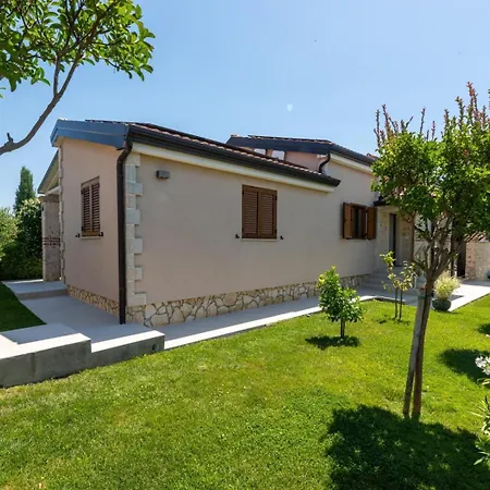 Villa Hardy With Private Pool And Sauna Frata
