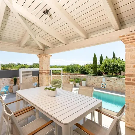 Hardy With Private Pool And Sauna * Frata