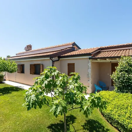 Hardy With Private Pool And Sauna Villa *