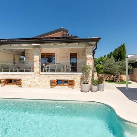 Villa Hardy With Private Pool And Sauna Frata