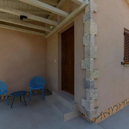 Hardy With Private Pool And Sauna Frata