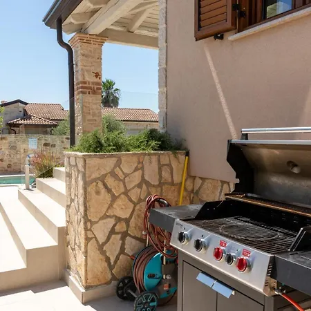 Villa Hardy With Private Pool And Sauna Frata